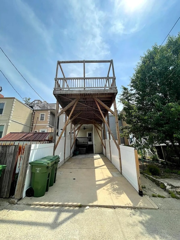 Building Photo - 1112 S Conkling St