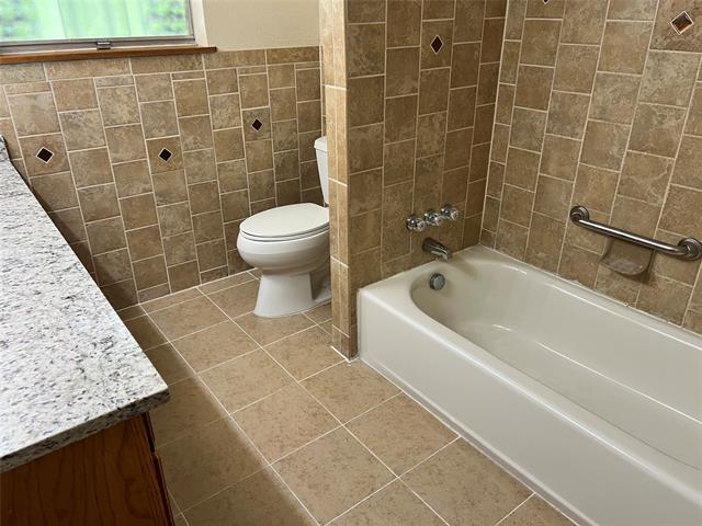 Building Photo - 2730 King Cole Dr