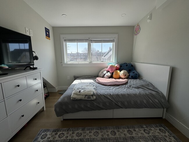 Building Photo - 12 Reedsdale St