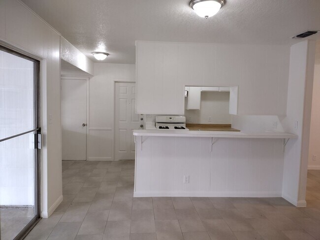 Building Photo - Meadow Village