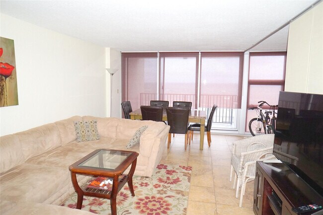 Building Photo - 525 N Ocean Blvd