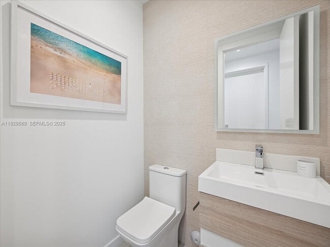 Building Photo - 3458 Day Ave