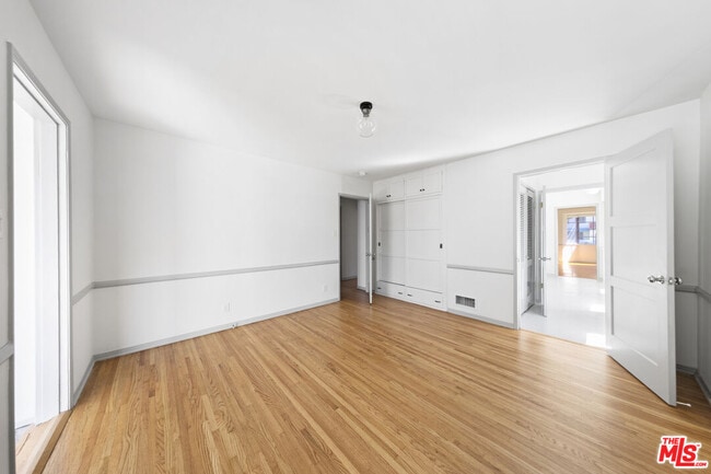 Building Photo - 1031 S Tremaine Ave