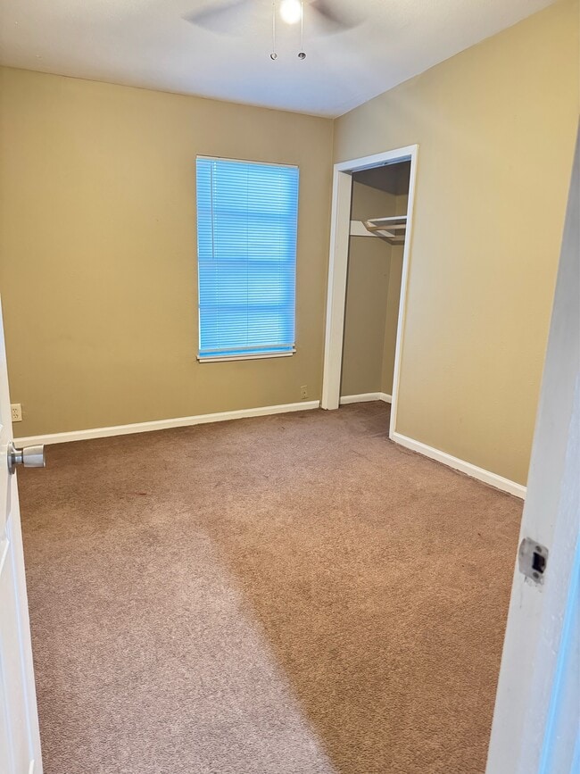 Building Photo - 3007 Bobolink St