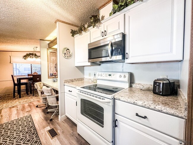 Building Photo - 13240 E 50th Dr