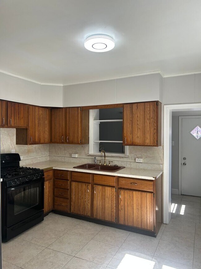 Building Photo - 2405 N 17th St