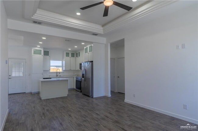 Building Photo - 15 N Sugar Bear Dr