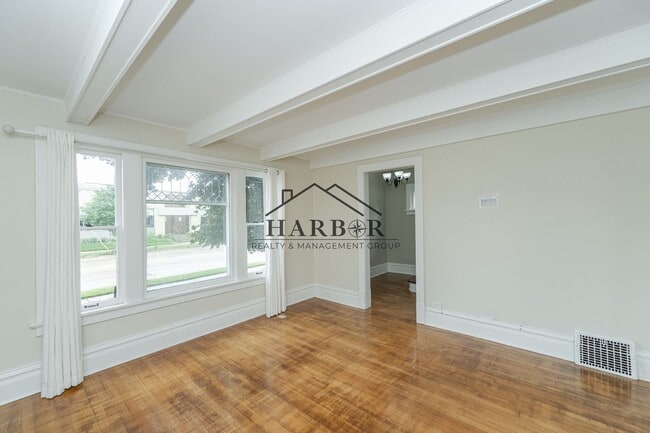 Building Photo - SE Rochester Living with Easy City Access