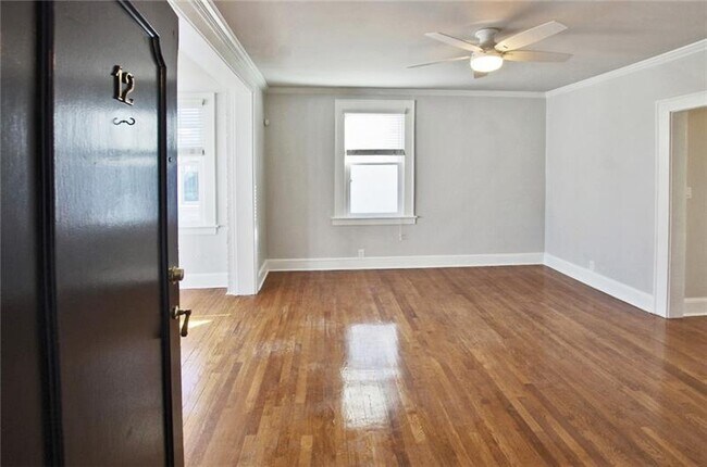 Building Photo - 425 10th St NE