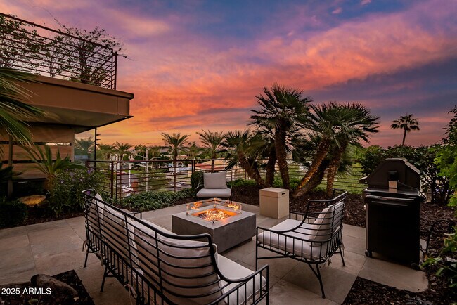 Building Photo - 7167 E Rancho Vista Dr