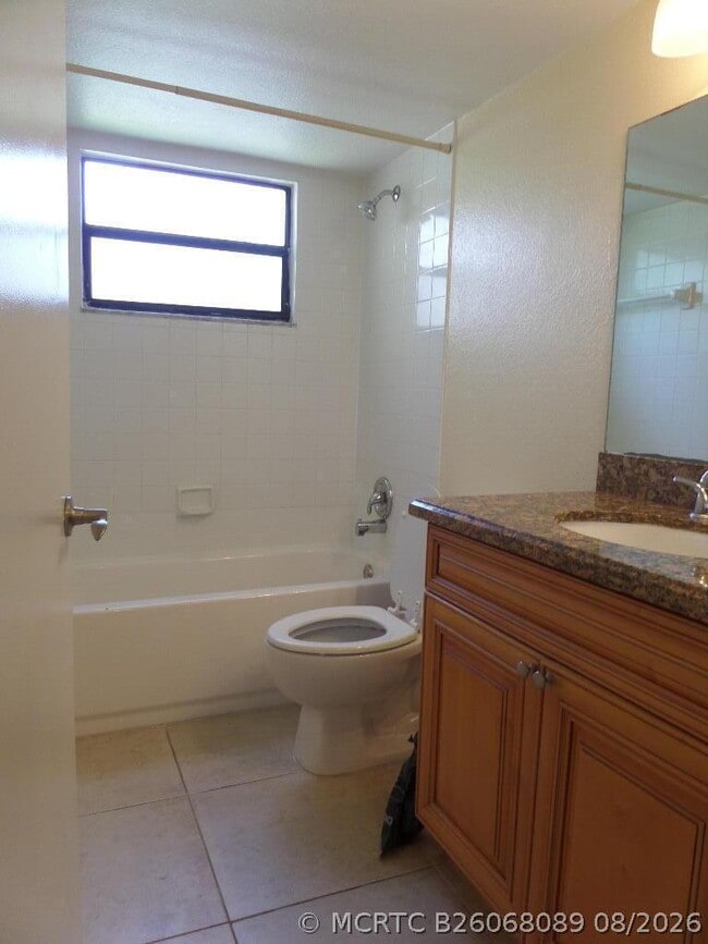 Building Photo - 1524 Lake Crystal Dr