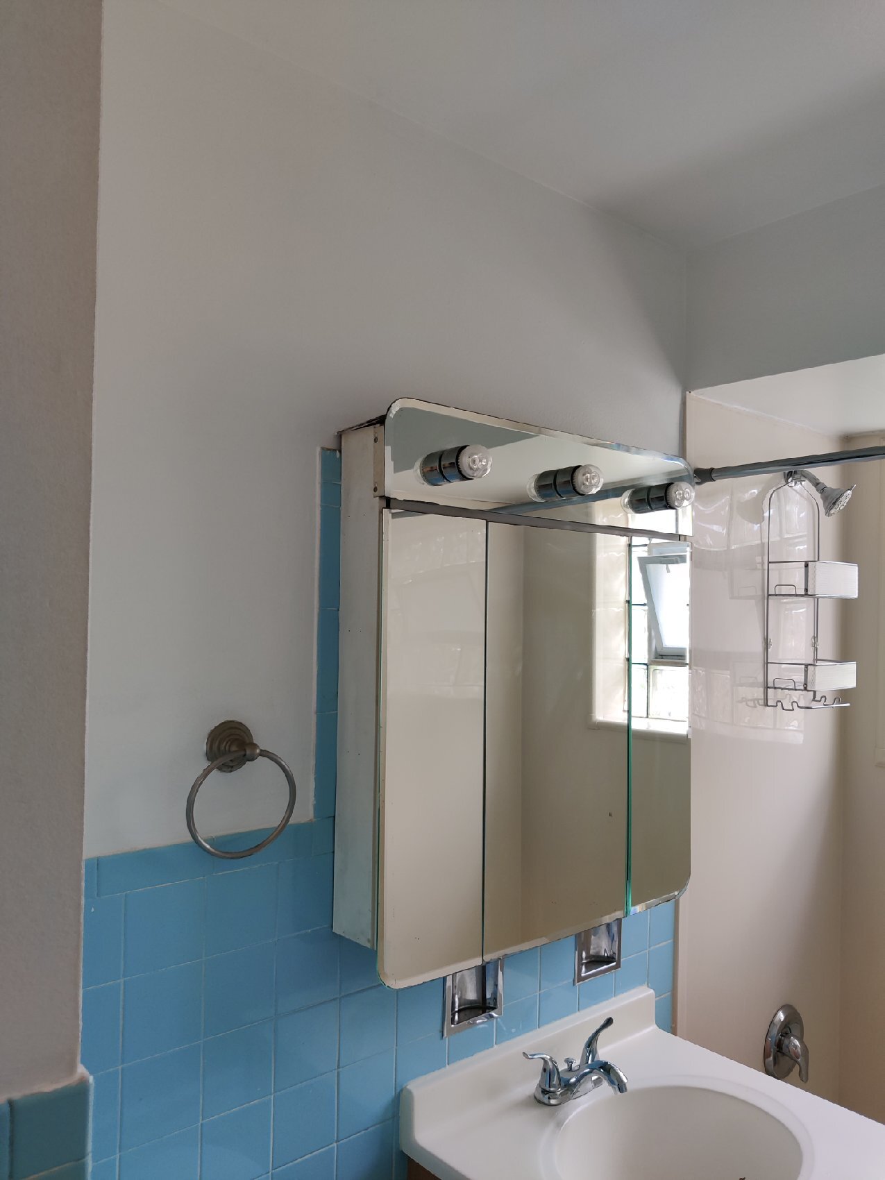 Building Photo - 4249 N Kedvale Ave