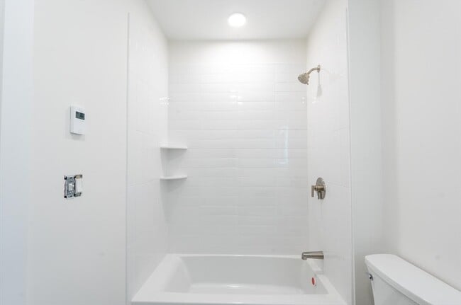 Building Photo - 38 Hichborn St