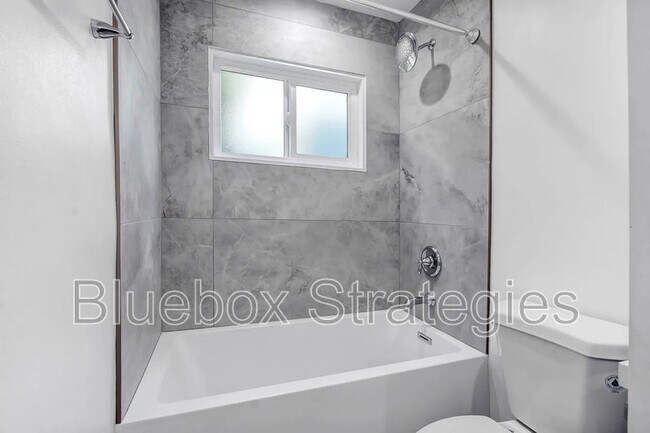 Building Photo - 1091 Topaz Ave