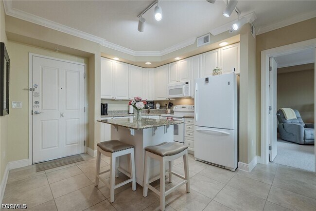 Building Photo - 2825 Palm Beach Blvd