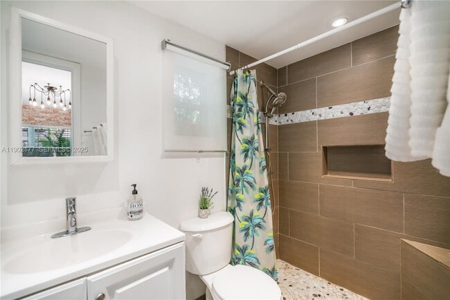 Building Photo - 14615 NE 3rd Ct