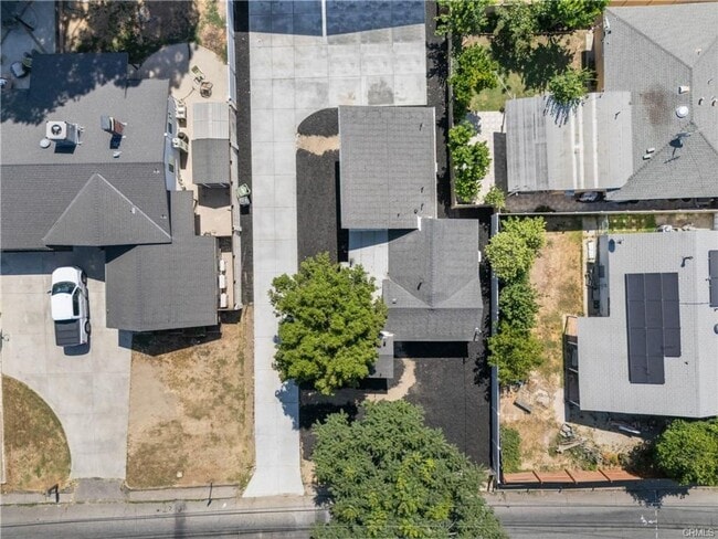 Building Photo - Beautifully remodeled 2-bedroom, 2-bath home, perfectly situated near CSUN