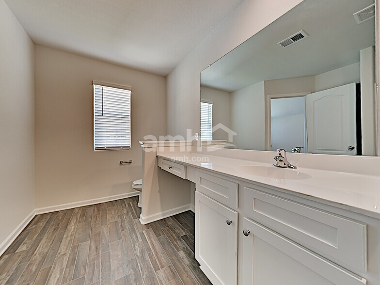 Building Photo - 3022 Wingadee Dr