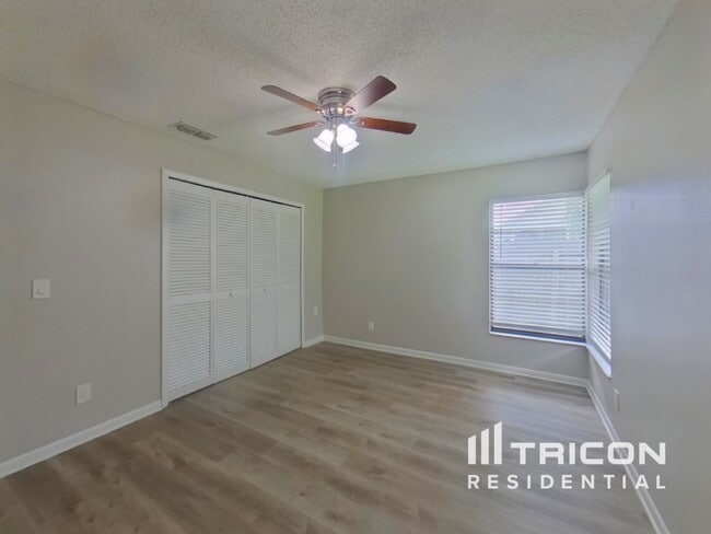 Building Photo - 1519 Carter Oaks Dr