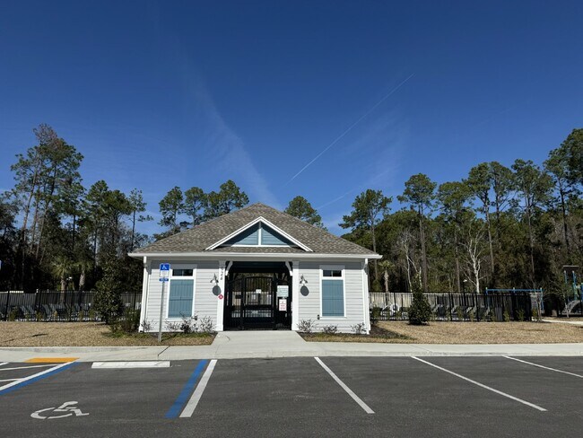 Building Photo - St Augustine Lakes New!!