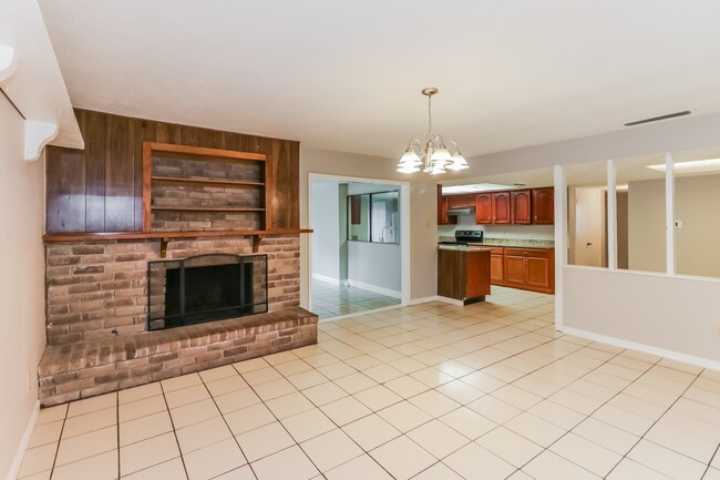 Building Photo - 15619 Loma Verde Dr