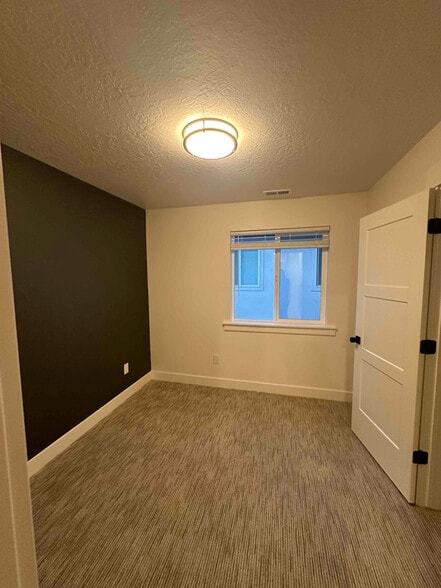 Building Photo - 615 E 360 S