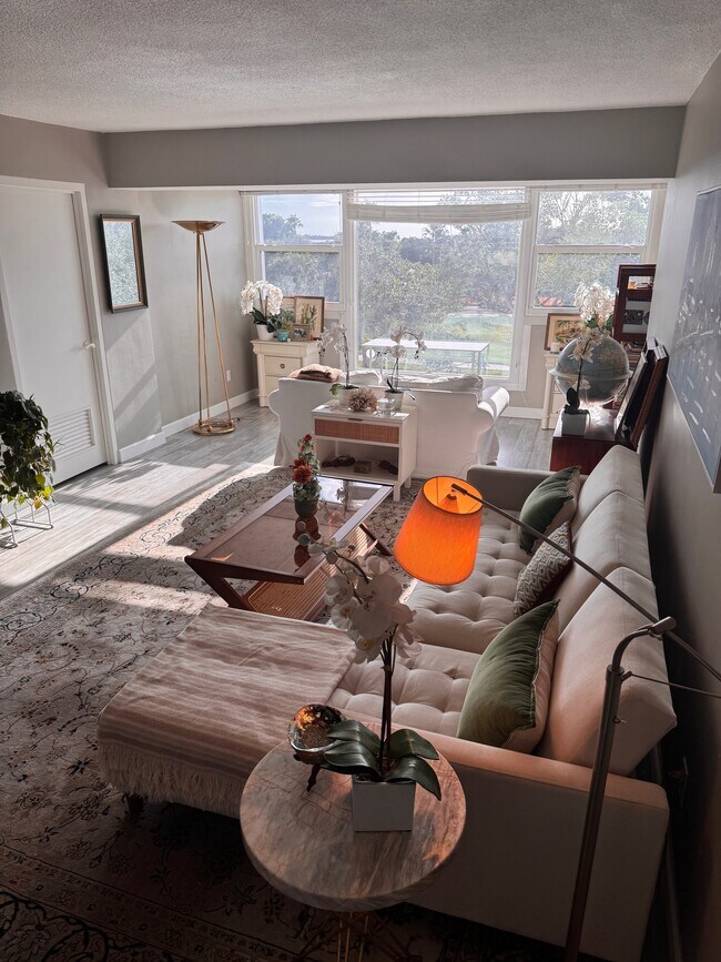 Building Photo - 33 S Gulfstream Ave