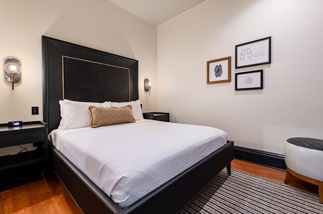 Building Photo - 1011 Canal St