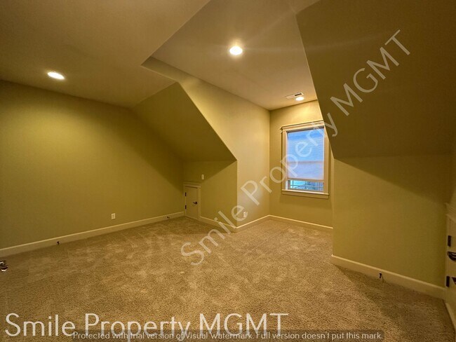 Building Photo - single house