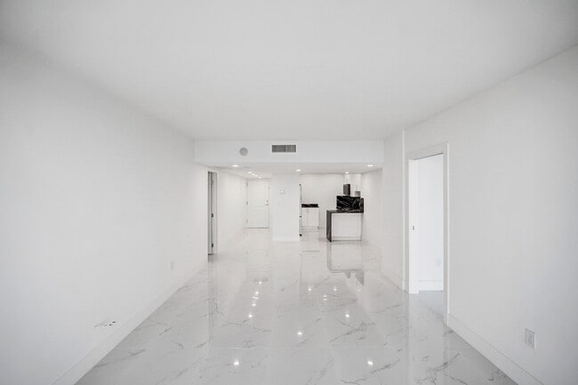 Building Photo - 3625 N Country Club Dr
