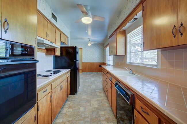 Building Photo - 123 W McKinley Ave