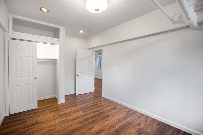 Building Photo - 7812 Hudson Ave