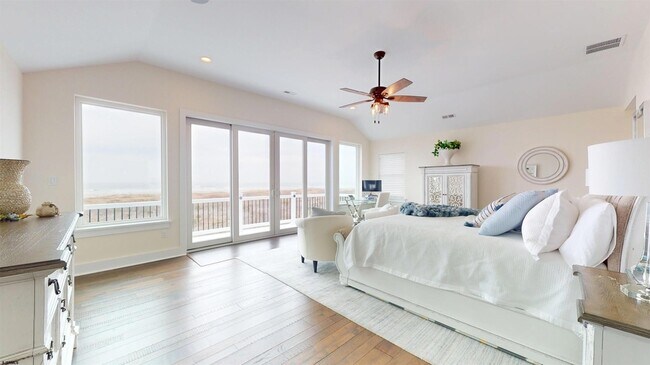 Building Photo - 404 21st St S