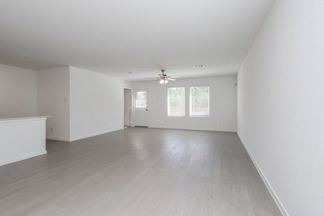 Building Photo - 16002 Tallis Dr