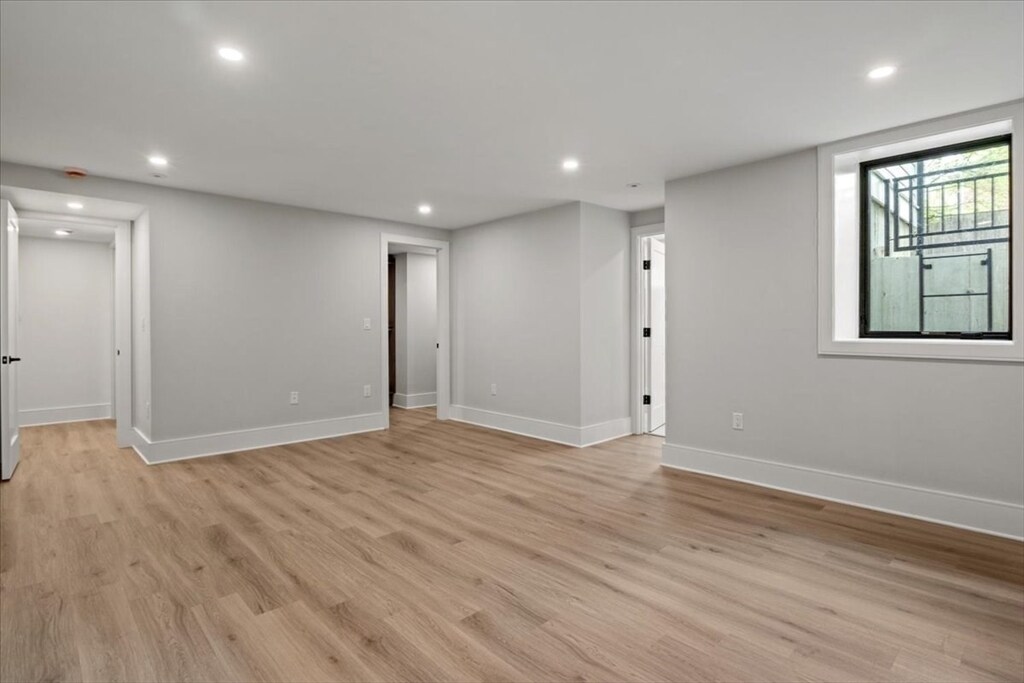 Building Photo - 117 Thorndike St