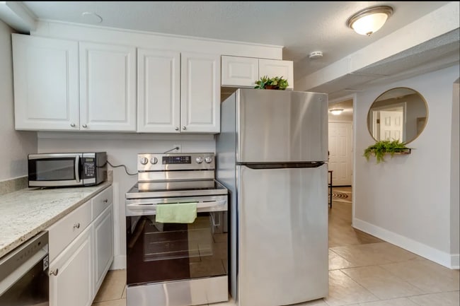 Building Photo - Updated 2BD, 1BA Half-Duplex in North Park...