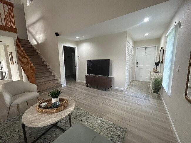 Building Photo - 1140 Staghorn St