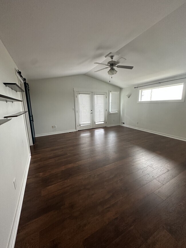 Building Photo - 3104 Sunset Dr W