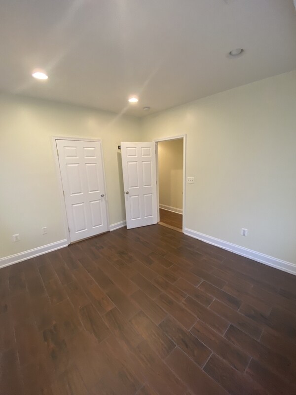 Building Photo - 1600 Light St