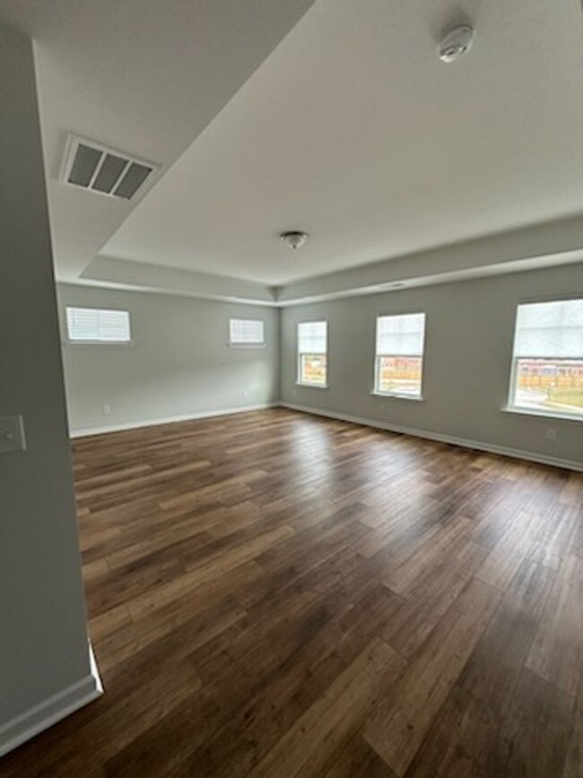 Building Photo - MOVE IN SPECIAL - Luxurious Five Bedroom H...