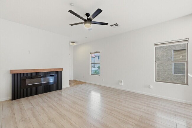 Building Photo - 7500 E Deer Valley Rd
