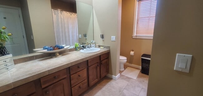 Building Photo - 2 Bedroom Furnished Monterra Condo