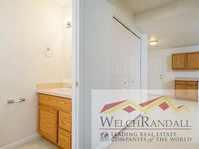 Building Photo - Beautiful 3 Bed 1.5 Bath Townhome in Ogden