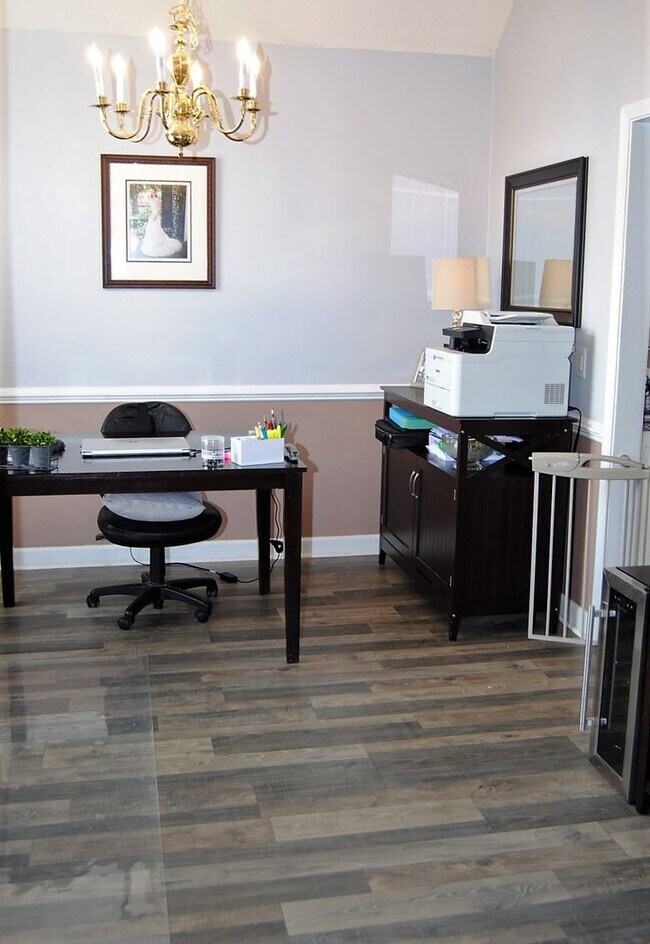 Building Photo - Wonderful Home in the Willow Lakes Community!