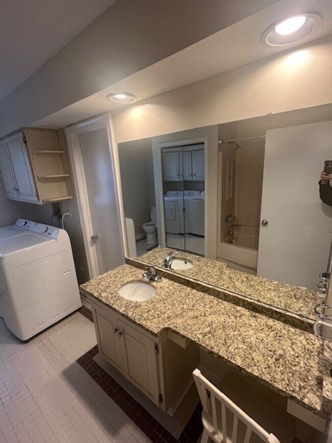 Building Photo - LOVELY CAPE COD WITH 4 BEDS, 2 BATHS AND G...