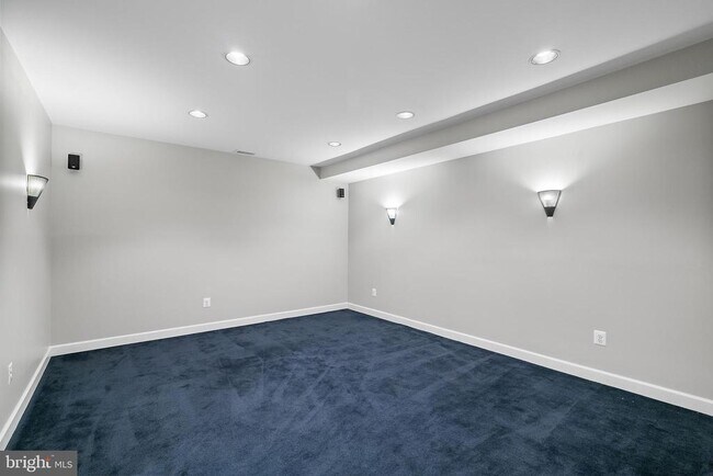 Building Photo - 6660 Avignon Blvd