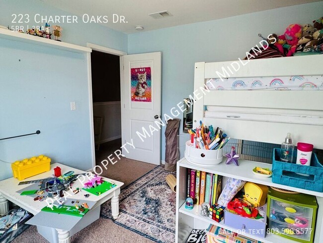 Building Photo - 223 Charter Oaks Dr