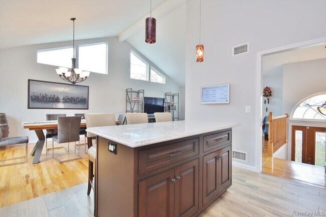 Building Photo - 478 Lake Rd