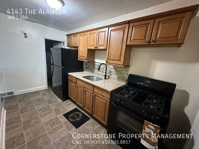 Building Photo - 3 Bed 1.5 Bath | $1500  | 4143 The Alameda...