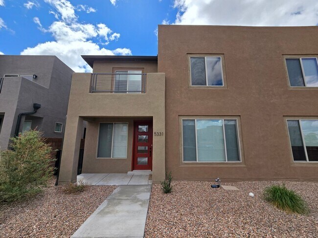 Building Photo - Modern Santa Fe Townhome